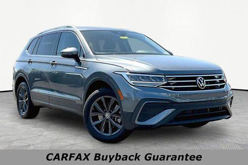 Platinum Gray Metallic 2022 Volkswagen Tiguan 2.0T SE