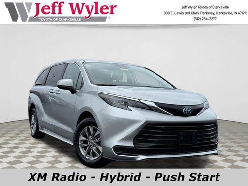 2024 Toyota Sienna LE