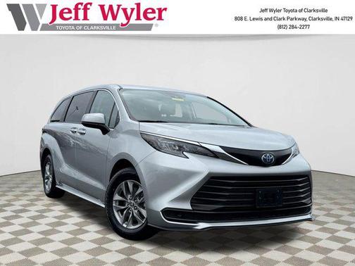 2024 Toyota Sienna LE