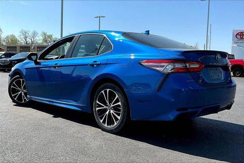 Blue Streak Metallic 2019 Toyota Camry SE