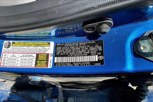 Blue Streak Metallic 2019 Toyota Camry SE