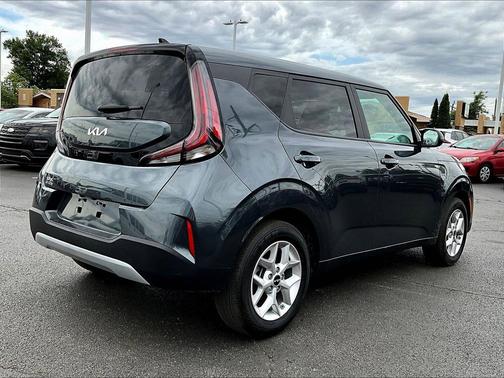 Gravity Gray 2025 Kia Soul LX