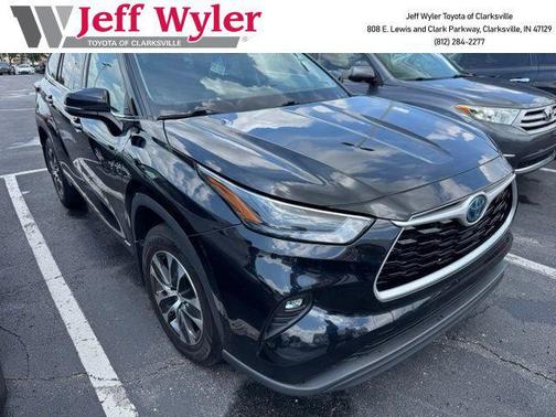 Midnight Black Metallic 2022 Toyota Highlander Hybrid XLE