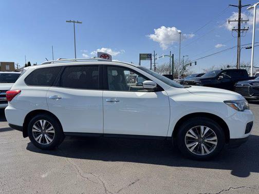 2017 Nissan Pathfinder S