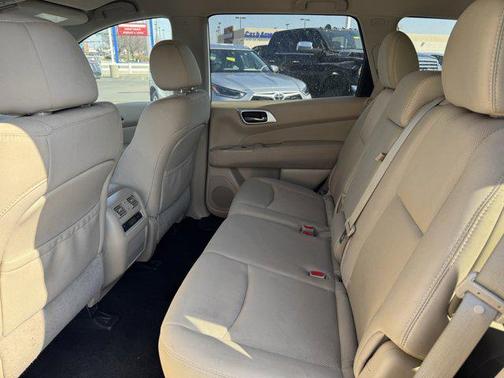 2017 Nissan Pathfinder S