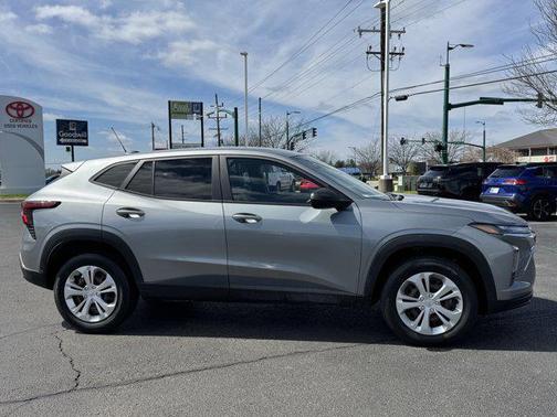 Sterling Gray Metallic 2024 Chevrolet Trax LS