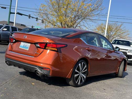 2022 Nissan Altima SR VC-Turbo FWD