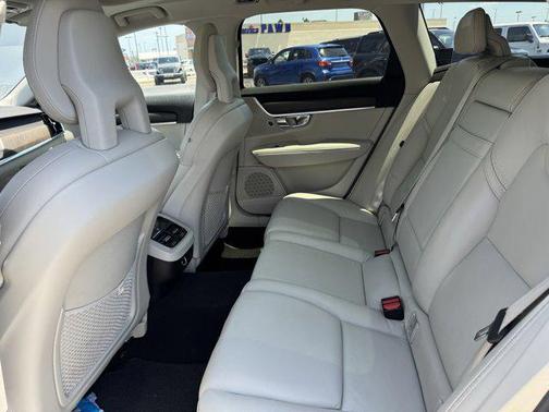 2018 Volvo V90 Cross Country T5