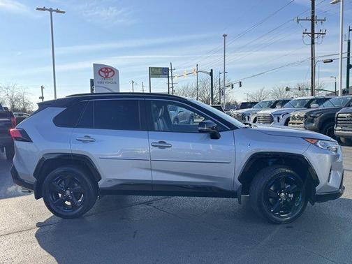 2021 Toyota RAV4 Hybrid SE
