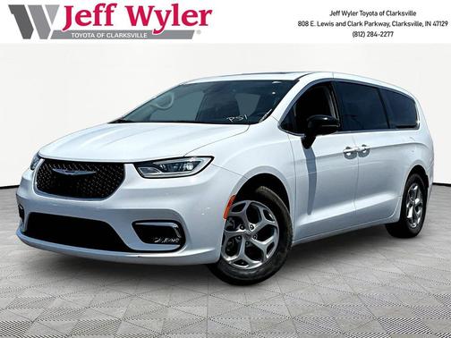 Bright White Clearcoat 2024 Chrysler Pacifica Limited