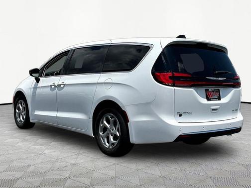 Bright White Clearcoat 2024 Chrysler Pacifica Limited