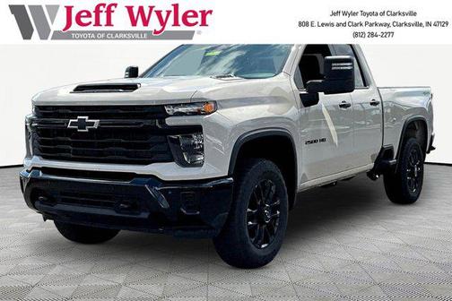 White Sands 2026 Chevrolet Silverado 2500 Custom