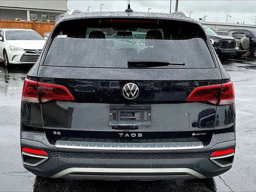 Deep Black Pearl 2022 Volkswagen Taos 1.5T SE