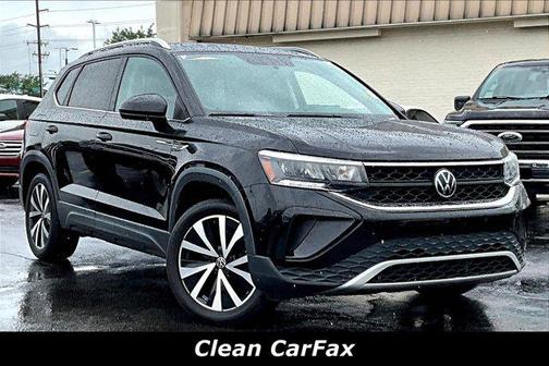 Deep Black Pearl 2022 Volkswagen Taos 1.5T SE