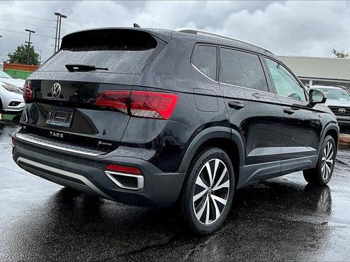 Deep Black Pearl 2022 Volkswagen Taos 1.5T SE