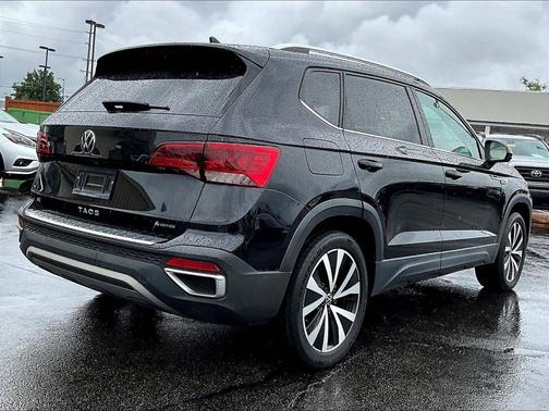 Deep Black Pearl 2022 Volkswagen Taos 1.5T SE