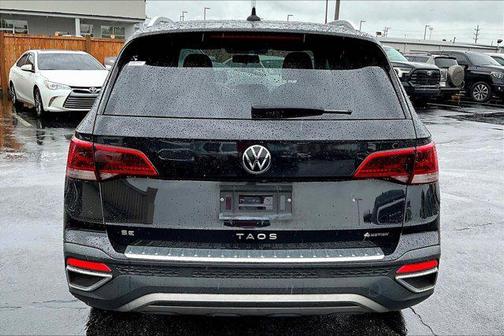 Deep Black Pearl 2022 Volkswagen Taos 1.5T SE