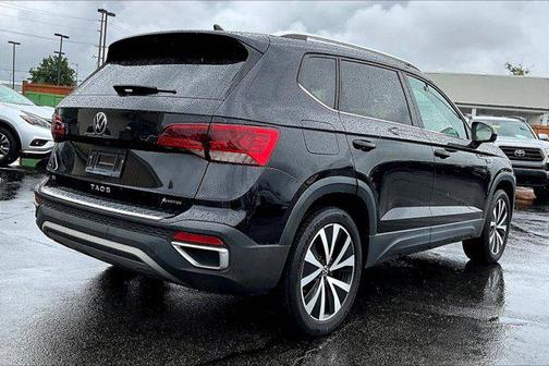 Deep Black Pearl 2022 Volkswagen Taos 1.5T SE