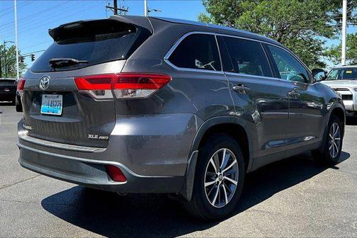 Predawn Gray Mica 2019 Toyota Highlander XLE