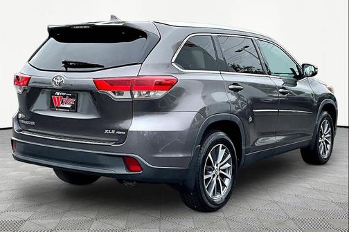 Predawn Gray Mica 2019 Toyota Highlander XLE