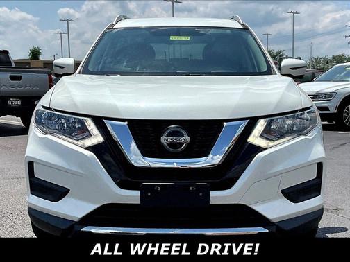 Pearl White 2018 Nissan Rogue SV