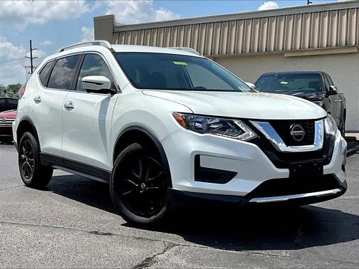 Pearl White 2018 Nissan Rogue SV