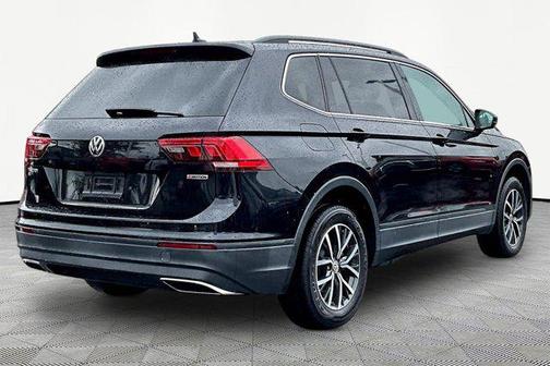 Deep Black Pearl Metallic 2019 Volkswagen Tiguan 2.0T SE 4MOTION