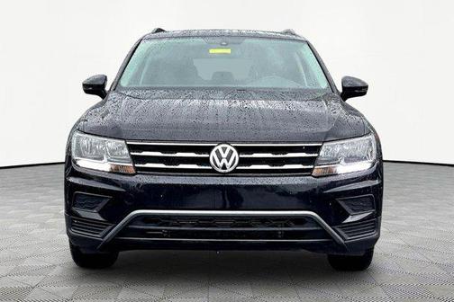 Deep Black Pearl Metallic 2019 Volkswagen Tiguan 2.0T SE 4MOTION