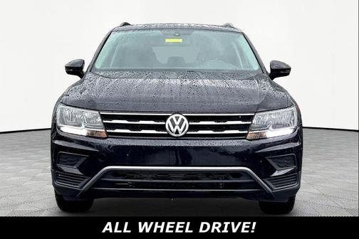 Deep Black Pearl Metallic 2019 Volkswagen Tiguan 2.0T SE 4MOTION