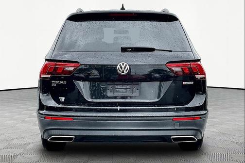 Deep Black Pearl Metallic 2019 Volkswagen Tiguan 2.0T SE 4MOTION