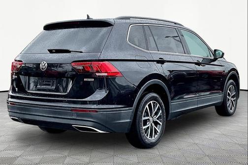 Deep Black Pearl Metallic 2019 Volkswagen Tiguan 2.0T SE 4MOTION