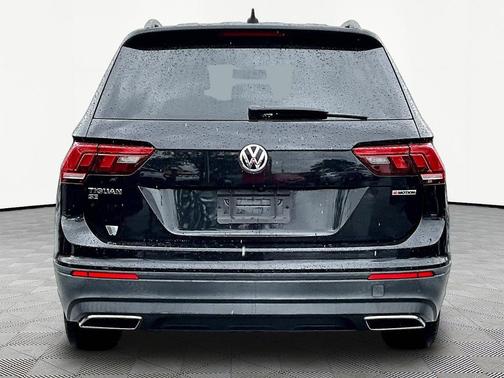 Deep Black Pearl Metallic 2019 Volkswagen Tiguan 2.0T SE 4MOTION