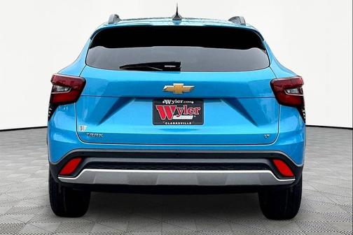 Marina Blue Metallic 2025 Chevrolet Trax LT