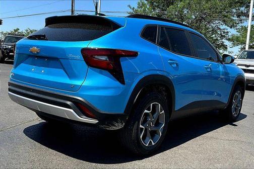 Marina Blue Metallic 2025 Chevrolet Trax LT