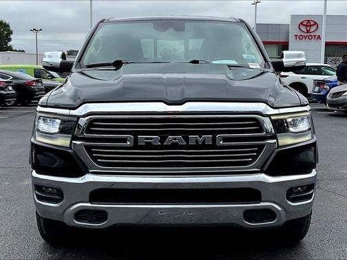 Diamond Black Crystal Pearlcoat 2021 RAM 1500 Laramie