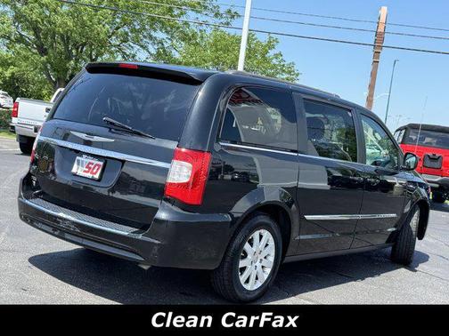 2016 Chrysler Town & Country Touring