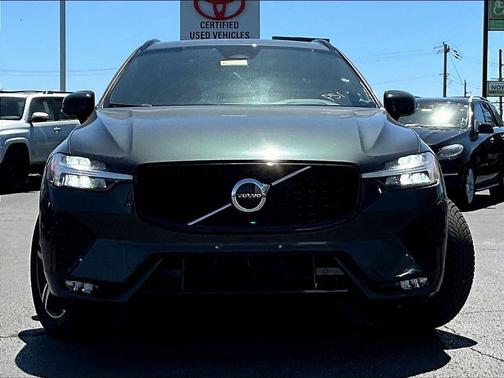 Thunder Grey Metallic 2022 Volvo XC60 B5 R-Design