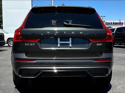 Thunder Grey Metallic 2022 Volvo XC60 B5 R-Design