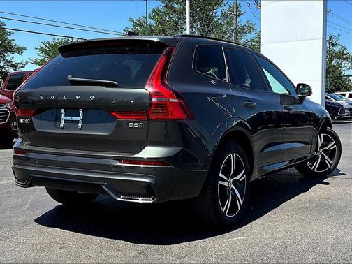 Thunder Grey Metallic 2022 Volvo XC60 B5 R-Design