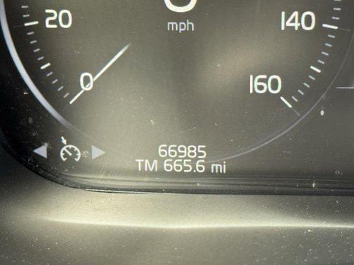 2018 Volvo XC60 T6 Momentum