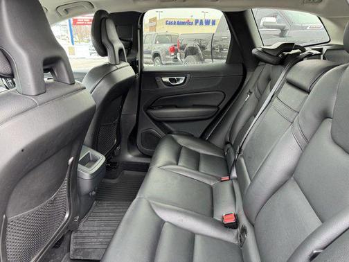 2018 Volvo XC60 T6 Momentum