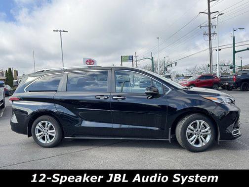 2023 Toyota Sienna Platinum