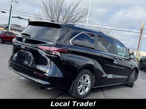 2023 Toyota Sienna Platinum