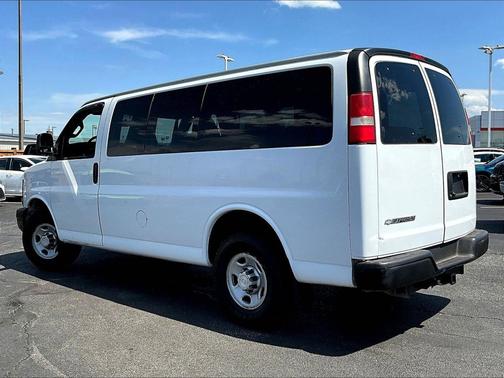 Summit White 2017 Chevrolet Express 3500 LS