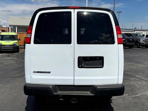 Summit White 2017 Chevrolet Express 3500 LS