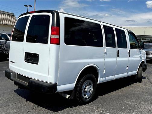 Summit White 2017 Chevrolet Express 3500 LS