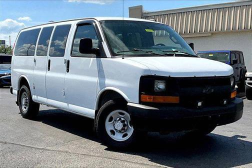 Summit White 2017 Chevrolet Express 3500 LS