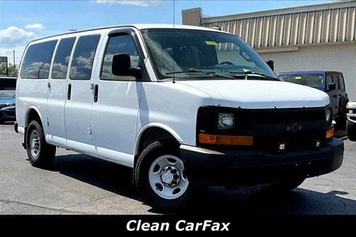 Summit White 2017 Chevrolet Express 3500 LS
