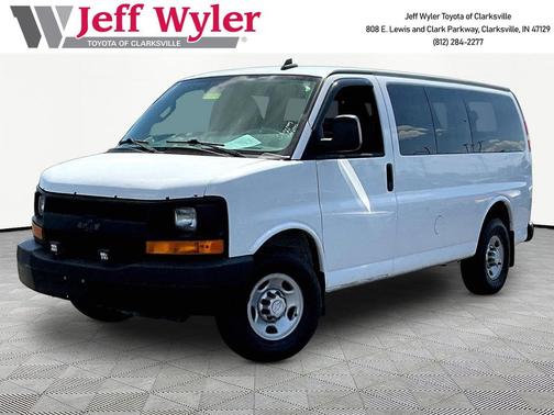 Summit White 2017 Chevrolet Express 3500 LS