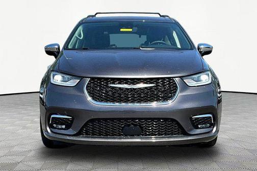 Granite Crystal Metallic Clearcoat 2023 Chrysler Pacifica Limited